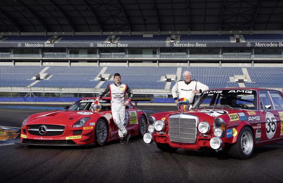 Mercedes-Benz SLS AMG GT3 Black Falcon 2011 года  (фото 4 из 12)